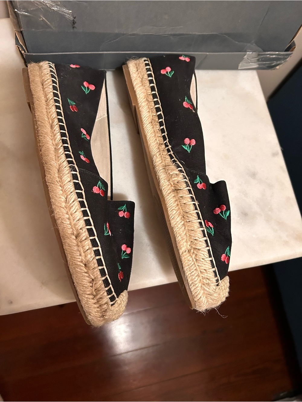 Ann Taylor cherry print espadrilles, size 8 1/2, new in box - Picture 13 of 14